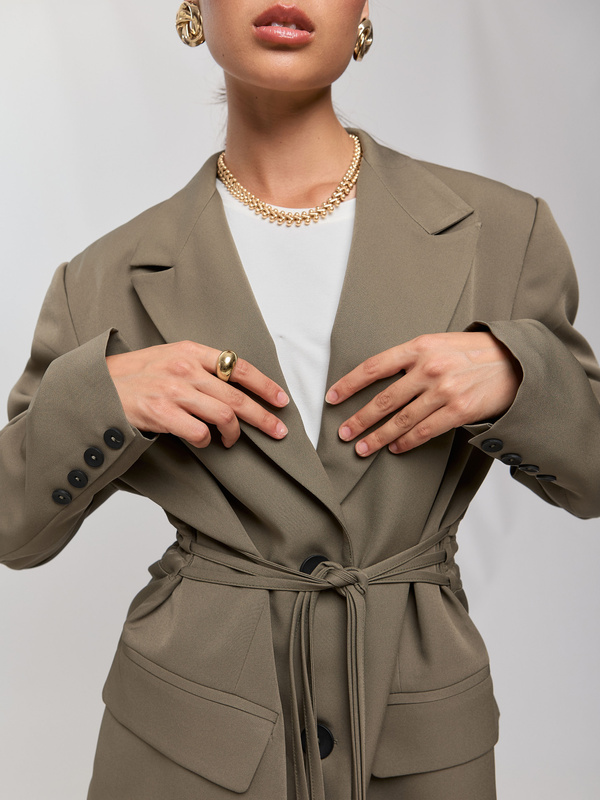 Khaki marynarka TERRA z wiązaniem w talii – elegancja w stylu MOLARE