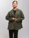 Marynarka oversize khaki – klasyka dla kobiet