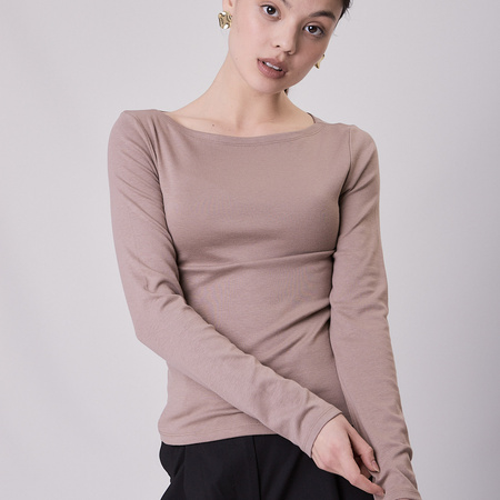  Beżowa bluzka MUSE z dekoltem w łódkę